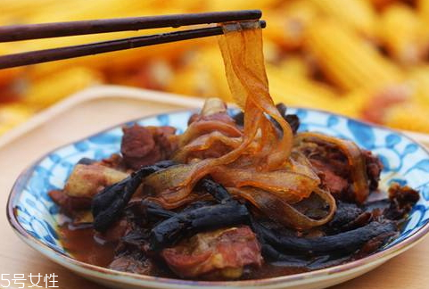 野生榛蘑怎么吃 燉肘子好吃又營(yíng)養(yǎng) 野生榛蘑怎么吃 燉肘子好吃又營(yíng)養(yǎng)