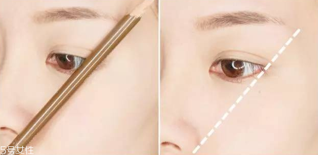 2018不流行平粗眉了？娛樂圈都在畫細(xì)長眉