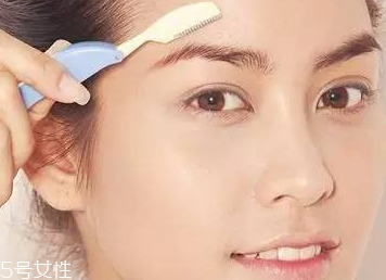 2018不流行平粗眉了？娛樂圈都在畫細(xì)長眉