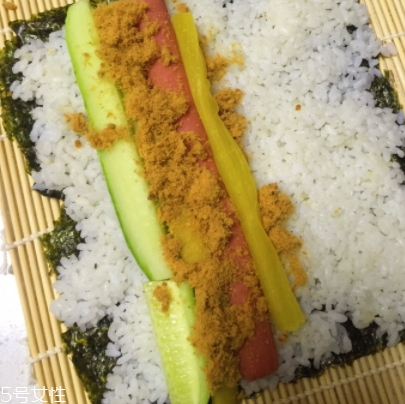 懶人版壽司的做法 只需要米飯和食材 懶人版壽司的做法 只需要米飯和食材