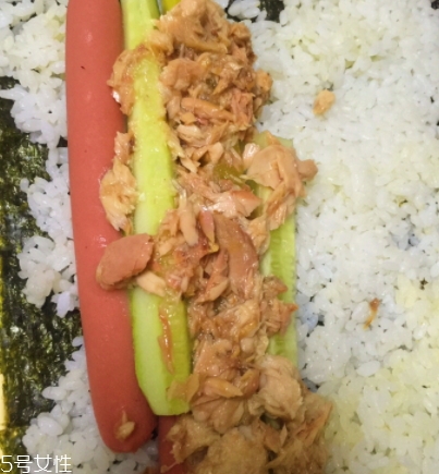 懶人版壽司的做法 只需要米飯和食材 懶人版壽司的做法 只需要米飯和食材