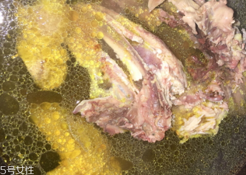 土雞燉什么好吃又營(yíng)養(yǎng) 適合冬季的滋補(bǔ)土雞湯食譜 土雞燉什么好吃又營(yíng)養(yǎng) 適合冬季的滋補(bǔ)土雞湯食譜