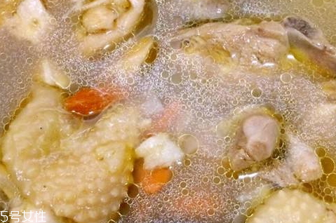 土雞燉什么好吃又營(yíng)養(yǎng) 適合冬季的滋補(bǔ)土雞湯食譜 土雞燉什么好吃又營(yíng)養(yǎng) 適合冬季的滋補(bǔ)土雞湯食譜