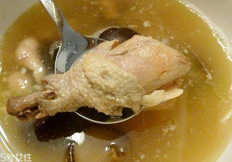 土雞燉什么好吃又營(yíng)養(yǎng) 適合冬季的滋補(bǔ)土雞湯食譜 土雞燉什么好吃又營(yíng)養(yǎng) 適合冬季的滋補(bǔ)土雞湯食譜