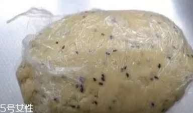 ?炸麻葉用什么水和面？面粉還是淀粉還是木薯粉