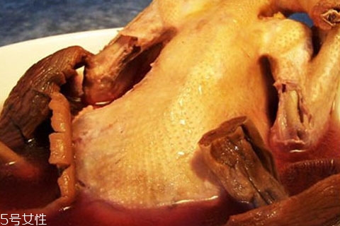 紅菇可以和雞一起燉嗎 滋補(bǔ)紅菇燉雞食譜大全 紅菇可以和雞一起燉嗎 滋補(bǔ)紅菇燉雞食譜大全