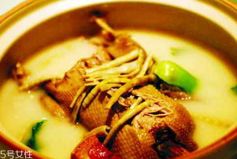 紅菇可以和雞一起燉嗎 滋補(bǔ)紅菇燉雞食譜大全 紅菇可以和雞一起燉嗎 滋補(bǔ)紅菇燉雞食譜大全