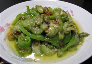 絲瓜的土腥味怎么去除？絲瓜切后不變色小技巧