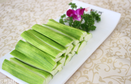 絲瓜吃多了會(huì)怎樣？挑選絲瓜的方法