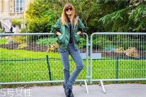 飛行員夾克配什么褲子？四種搭配個性十足