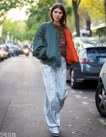 飛行員夾克配什么褲子？四種搭配個性十足