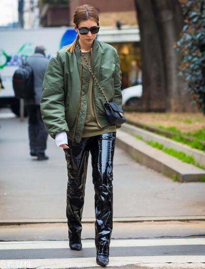 飛行員夾克配什么褲子？四種搭配個性十足