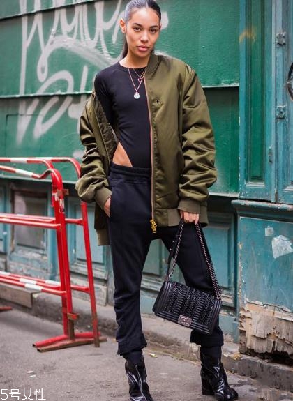 飛行員夾克配什么褲子？四種搭配個性十足