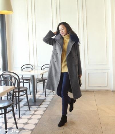 灰色大衣配什么顏色的毛衣？分分鐘穿出高級范兒