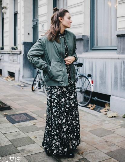 飛行員夾克里面穿什么？溫暖時(shí)尚兩不誤