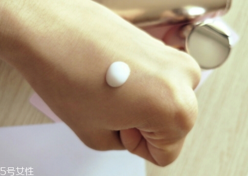 自然堂乳液怎么打開？按壓不出來不要著急