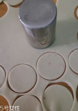 油角的皮要怎樣才松脆？關(guān)鍵看火候和時間