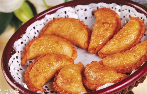 油角的皮要怎樣才松脆？關(guān)鍵看火候和時間