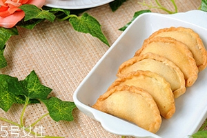 油角的皮要怎樣才松脆？關(guān)鍵看火候和時間