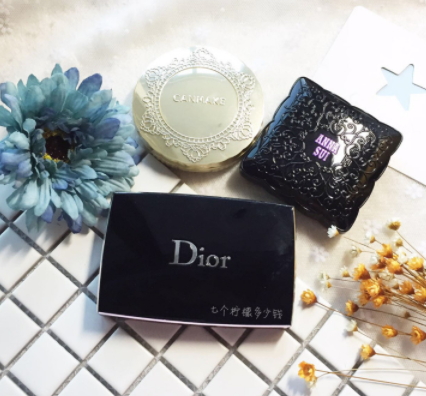 粉餅和氣墊bb的區(qū)別 使用順序和功效不同 粉餅和氣墊bb的區(qū)別 使用順序和功效不同