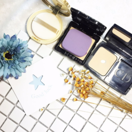 粉餅和氣墊bb的區(qū)別 使用順序和功效不同 粉餅和氣墊bb的區(qū)別 使用順序和功效不同