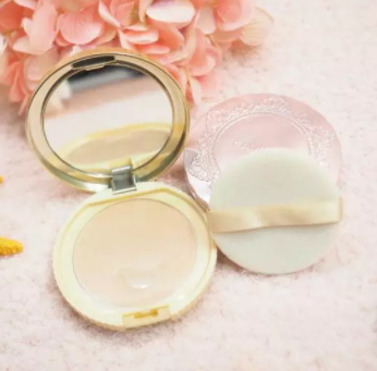 粉餅和氣墊bb的區(qū)別 使用順序和功效不同 粉餅和氣墊bb的區(qū)別 使用順序和功效不同