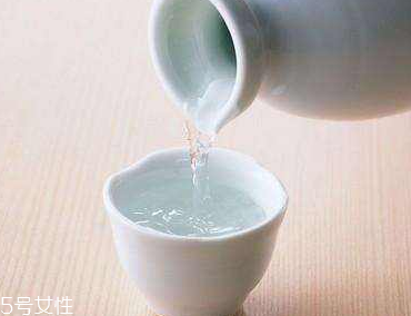 白酒喝之前要醒酒嗎？酒精揮發(fā)利于健康