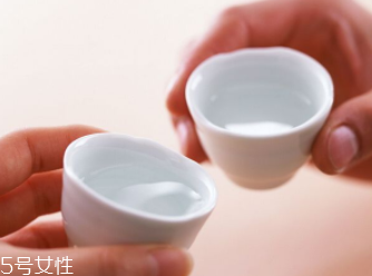 白酒喝之前要醒酒嗎？酒精揮發(fā)利于健康