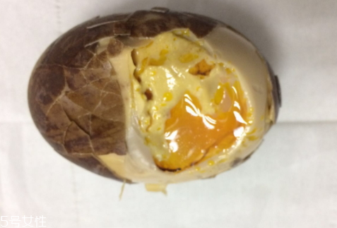 烤鴨蛋和咸鴨蛋的區(qū)別 美味讓你吃不停 烤鴨蛋和咸鴨蛋的區(qū)別 美味讓你吃不停