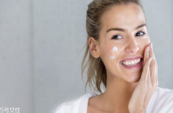 t區(qū)毛孔粗大怎么辦？正確使用鼻貼并不會讓毛孔變大