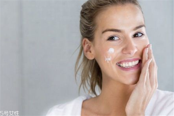 鼻子毛孔粗大發(fā)紅怎么辦？毛孔粗大的解決方法