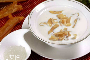 花膠燉牛奶用什么牛奶？普通鮮奶即可