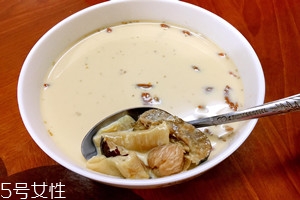 花膠燉牛奶的功效與作用？保養(yǎng)皮膚效果好