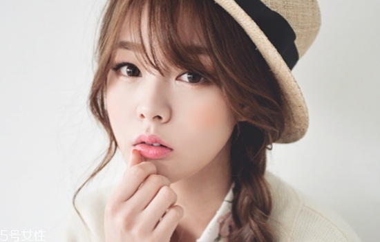 果酸換膚能去黑頭嗎？果酸換膚還可以祛痘