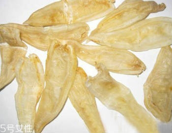 花膠燉牛奶用什么牛奶？普通鮮奶即可