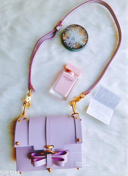 niels peeraer包包怎么樣？沉浸在它的粉色夢幻中