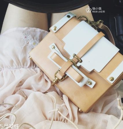 niels peeraer包包多少錢？滿足你所有的少女情節(jié)