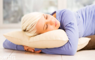 床越軟越好嗎？軟床導致駝背