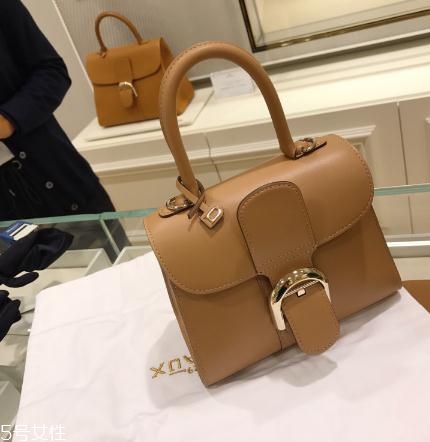 delvaux是哪個國家的？皇家專寵奢侈品牌