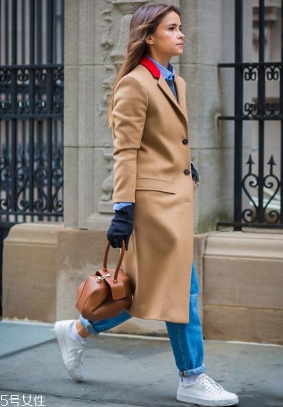 卡其色大衣配什么包包？這樣搭配高貴優(yōu)雅