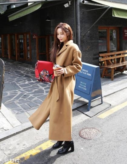 卡其色大衣配什么包包？這樣搭配高貴優(yōu)雅