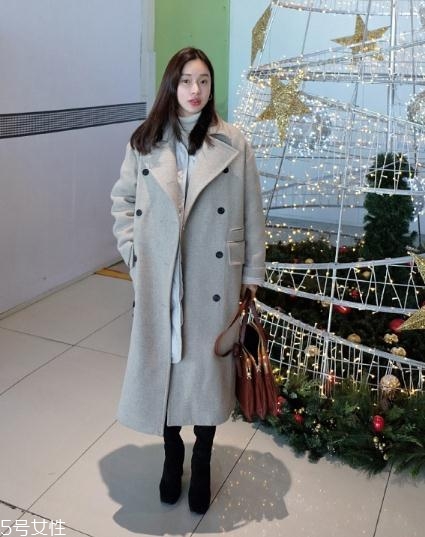 灰色大衣配什么顏色包包？這樣搭配穿出高級感