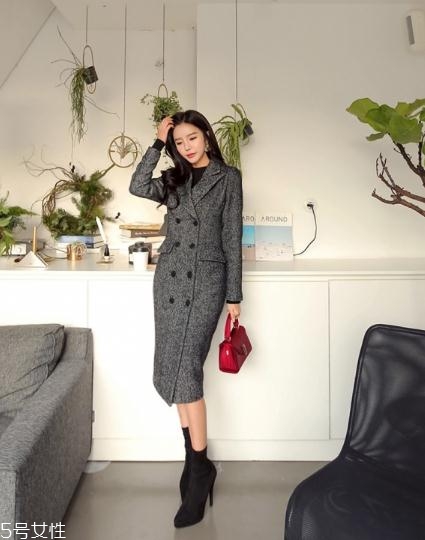 灰色大衣配什么顏色包包？這樣搭配穿出高級感