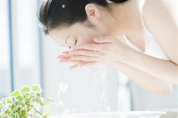 激光點痣后多久能洗臉？點痣后臉上有可能會有凹洞