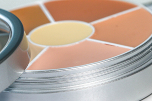 遮瑕膏可以遮黑眼圈嗎？要選對(duì)遮瑕膏顏色