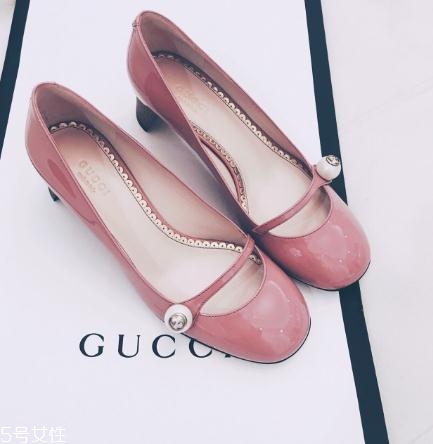 gucci鞋子一般多少錢？風(fēng)靡時尚界的潮流經(jīng)典