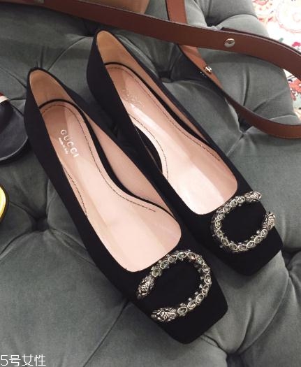 gucci鞋子偏大嗎？全球時(shí)尚博主都在瘋搶這款鞋