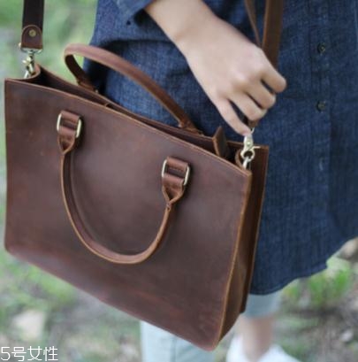 瘋馬皮是人造皮嗎？文藝青年的最愛