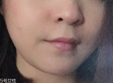 蘭芝V型唇膏01號色是什么樣的？淡粉色很溫婉