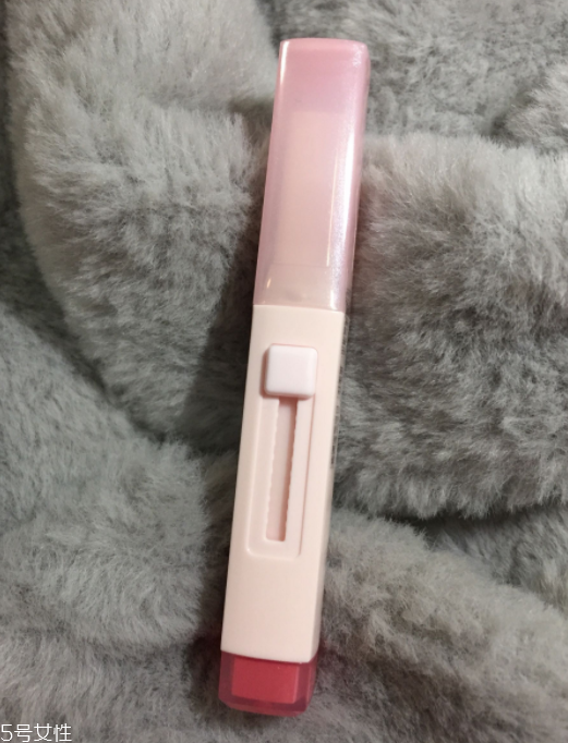 蘭芝V型唇膏01號色是什么樣的？淡粉色很溫婉